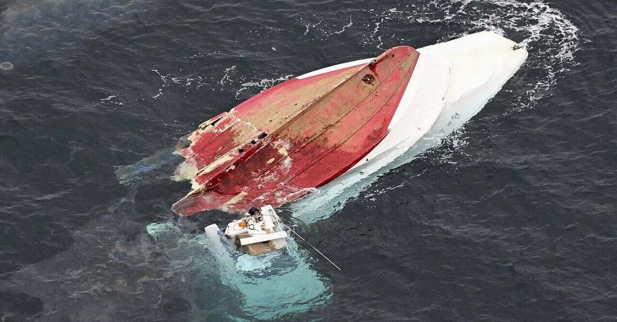 Δεξαμενόπλοιο χτύπησε αγκυροβολημένο αλιευτικό σκάφος το οποίο βούλιαξε