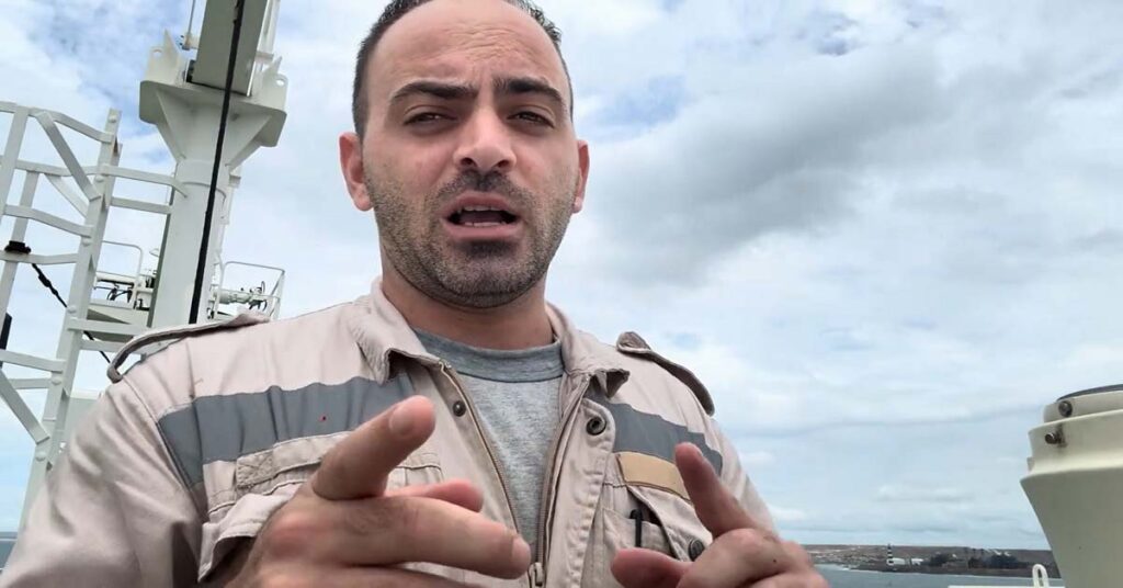 48 ώρες μέσα σε ένα δεξαμενόπλοιο – Τι τρώνε, πώς ζούνε και πώς εργάζονται οι ναυτικοί