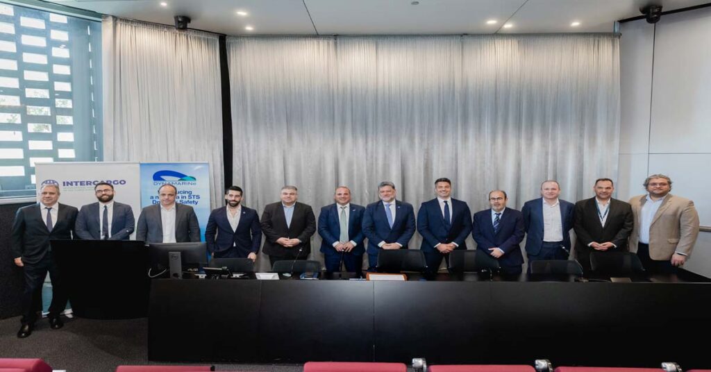 INTERCARGO: Νέο διεθνές πλαίσιο για ασφαλείς STS μεταφορτώσεις στη ναυτιλία χύδην ξηρού φορτίου