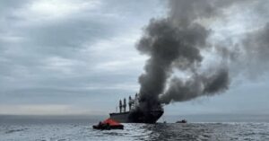 Σοκ σε πλοίο μετά από επίθεση στον Ορμούζ – Βρέθηκαν ανθρώπινα λείψανα