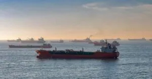 περπροσφορά στα δεξαμενόπλοια: Πάνω από το 50% του στόλου πλέει χωρίς φορτίο