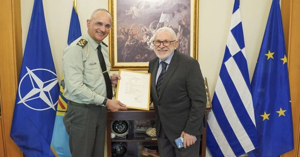 Στις Ελληνικές Ένοπλες Δυνάμεις δώρισε το ταχύπλοο ΝΗΣΟΣ ο εφοπλιστής Φώτης Μανούσης