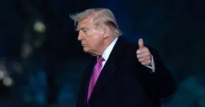 Κατάπαυση του πυρός για δύο εβδομάδες – Τι θα γίνει με τα Στενά του Ορμούζ και πότε θα περάσουν τα ελληνικά πλοία