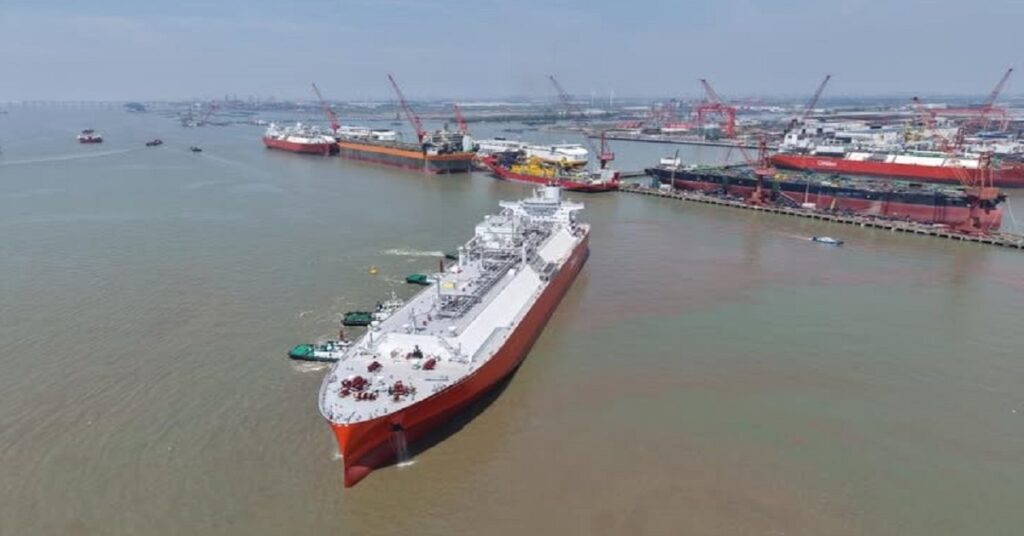 Η Κίνα παρέδωσε το μεγαλύτερο LNG carrier που κατασκεύασε ποτέ και αμφισβητεί την κυριαρχία της Ν. Κορέας