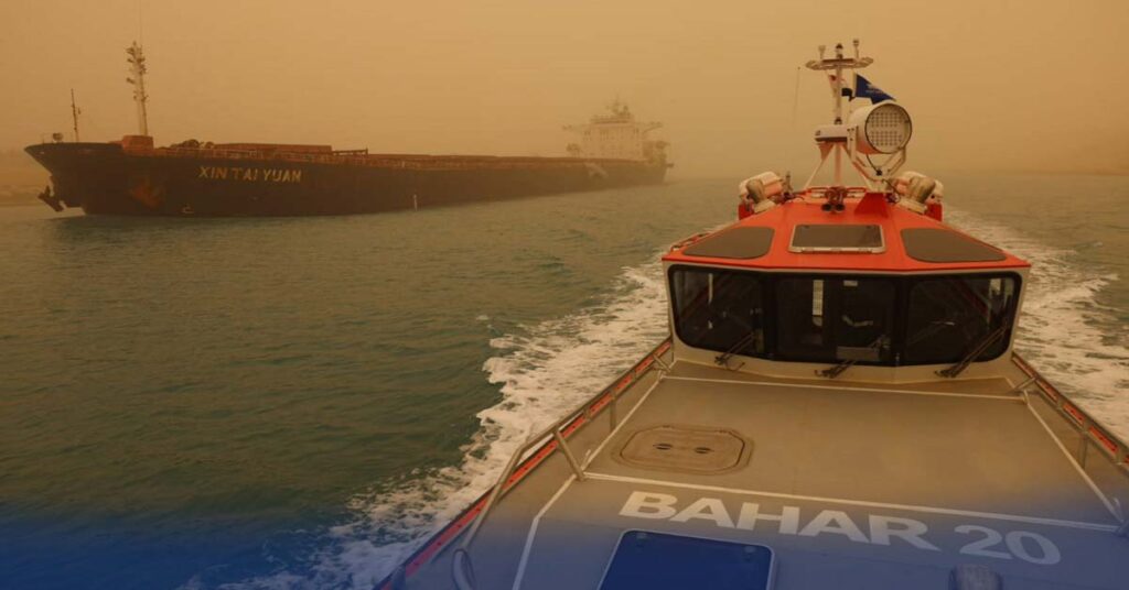 Κινεζικό φορτηγό πλοίο προσάραξε στη Διώρυγα του Σουέζ