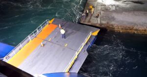 Ρεμέτζο με θυελλώδεις ανέμους του Blue Star Naxos στη Νάξο