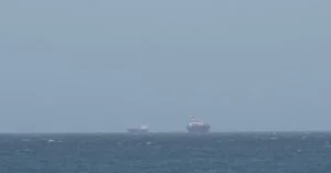 «Άνθρακας ο θησαυρός» στα στενά του Ορμούζ: Πλοία αλλάζουν πορεία και απομακρύνονται