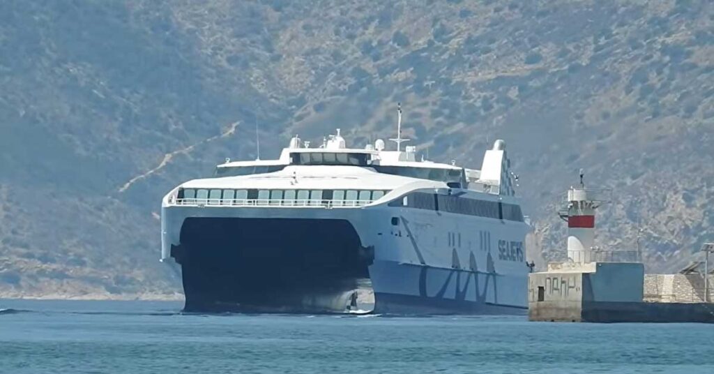 Το πρώην Highspeed 4 επέστρεψε στον Πειραιά με νέο όνομα και νέα χρώματα