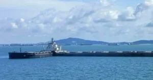Σύγκρουση ελληνόκτητου και ιαπωνικού φορτηγού capesize στην Σιγκαπούρη
