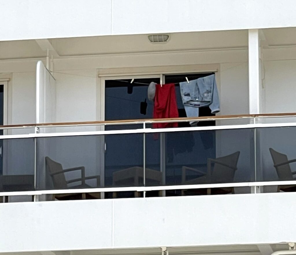 10 πράγματα που δεν πρέπει ποτέ να κάνετε σε καμπίνα με μπαλκόνι σε κρουαζιερόπλοιο