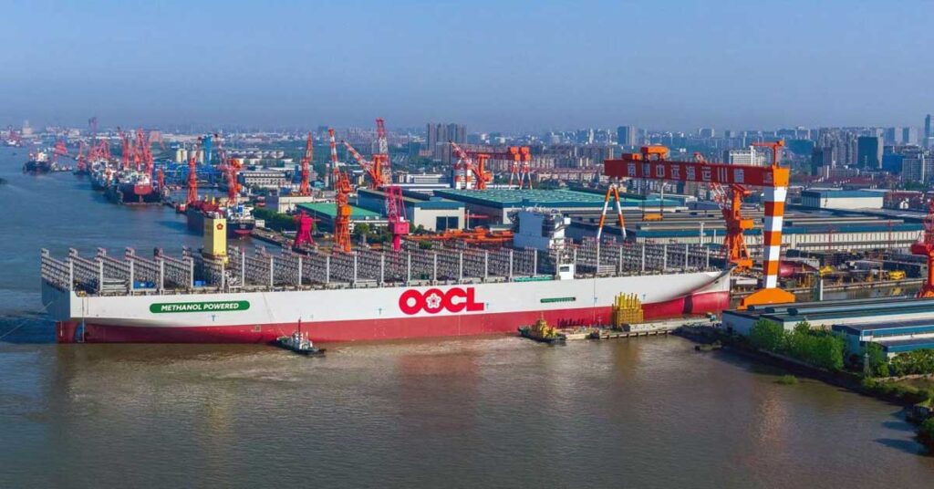 Το μεγαλύτερο containership διπλού καυσίμου με μεθανόλη στον κόσμο ξεκίνησε τα δοκιμαστικά του στην Κίνα