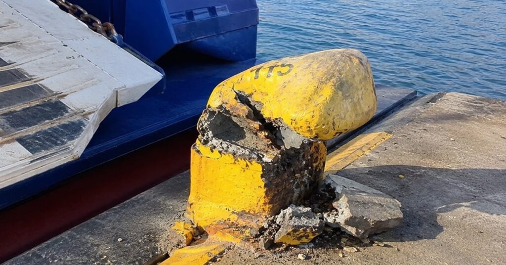 Ζημιά στον καταπέλτη του «ΣΟΥΠΕΡΡΑΝΝΕΡ ΤΖΕΤ» από την πρόσκρουση στην μπίντα πρόσδεσης