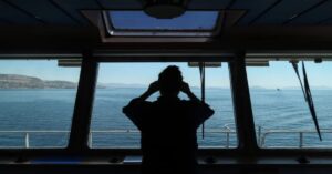 Γιατί οι Έλληνες εγκαταλείπουν το ναυτικό επάγγελμα ενώ οι μισθοί παραμένουν από τους υψηλότερους στην Ελλάδα;