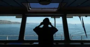 Γιατί οι Έλληνες εγκαταλείπουν το ναυτικό επάγγελμα ενώ οι μισθοί παραμένουν από τους υψηλότερους στην Ελλάδα;
