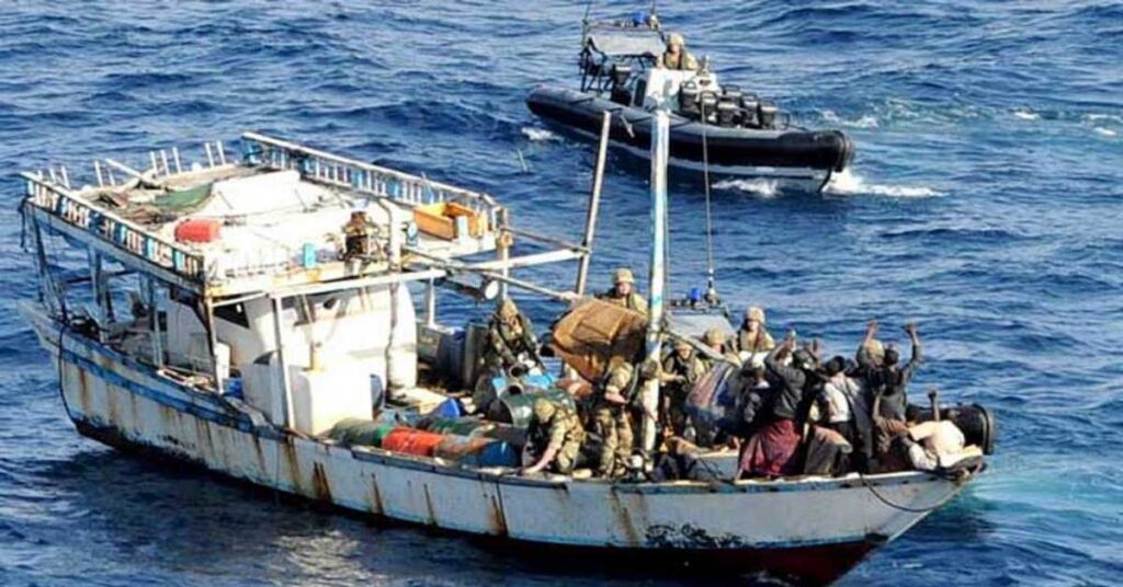 Δεκάδες ναυτικοί όμηροι Σομαλών πειρατών – Ο IMO προειδοποιεί για νέα έξαρση της πειρατείας