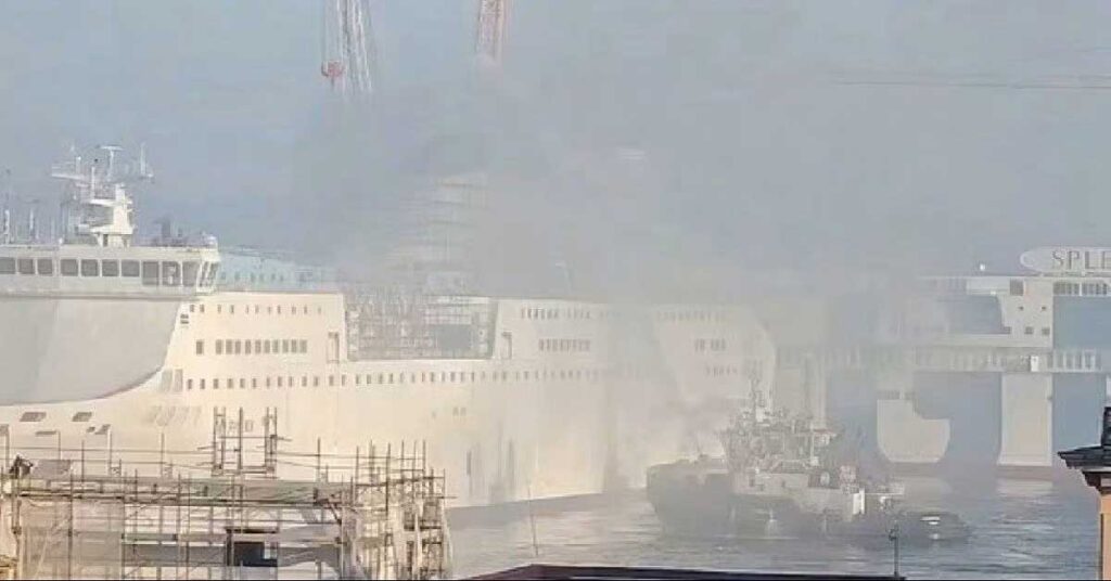 Πνίγηκε στους καπνούς η Νάπολη από την πυρκαγιά στο Επιβατηγό πλοίο GNV Phoenix