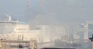 Πνίγηκε στους καπνούς η Νάπολη από την πυρκαγιά στο Επιβατηγό πλοίο GNV Phoenix