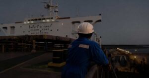 Μην αποτρέπετε τους νέους να πάνε στη θάλασσα αλλά τουλάχιστον πείτε τους την αλήθεια