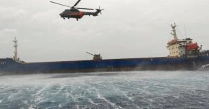 Φορτηγό πλοίο χτυπήθηκε στη Μαύρη Θάλασσα – Δύο ναυτικοί τραυματίστηκαν