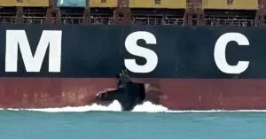 Βίντεο δείχνει σοβαρές ζημιές σε πλοίο της MSC μετά από δύο επιθέσεις ανοιχτά του Ιράκ
