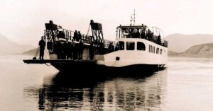 Φωτογραφία-ντοκουμέντο: Όταν η Λίμνη Κρεμαστών έφερε τα φέρρυ-μπώτ το 1965