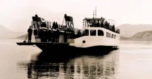 Φωτογραφία-ντοκουμέντο: Όταν η Λίμνη Κρεμαστών έφερε τα φέρρυ-μπώτ το 1965