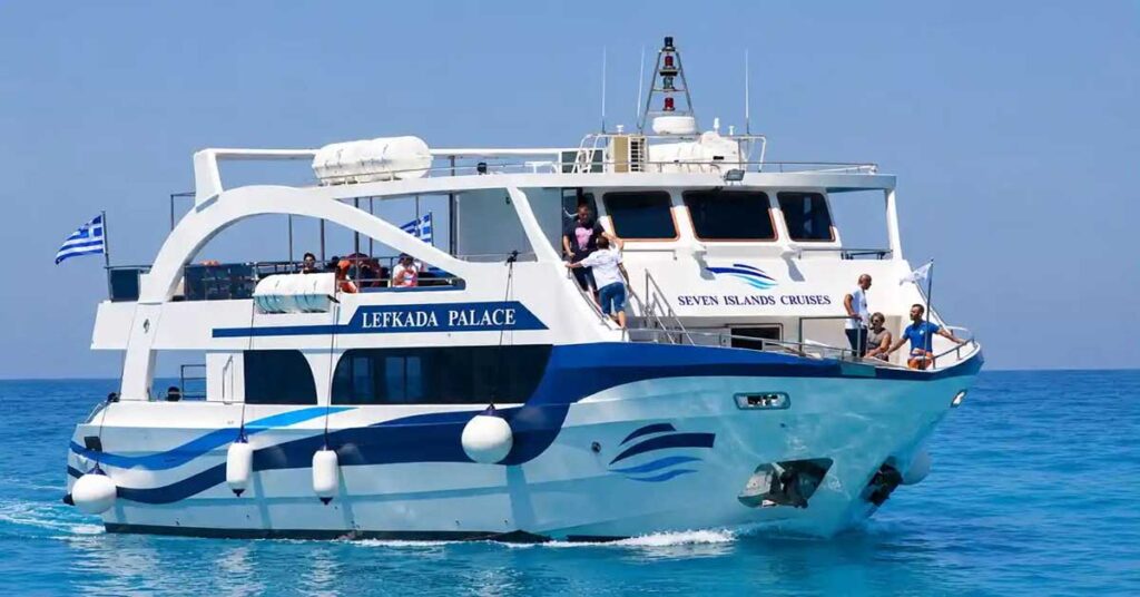 Ένα σημαντικό κεφάλαιο για τις θαλάσσιες μετακινήσεις στα Επτάνησα φαίνεται να κλείνει, καθώς η ακτοπλοϊκή γραμμή που συνέδεε απευθείας τα νησιά του Ιονίου δεν θα λειτουργήσει τη φετινή περίοδο, επιφέροντας ένα σημαντικό πλήγμα σε αυτά τα νησιά..