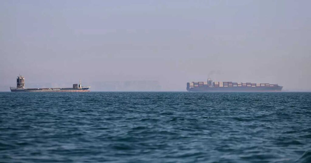 Νέα επίθεση σε εμπορικό πλοίο στα Στενά του Ορμούζ – Ο IMO «παγώνει» το σχέδιο απομάκρυνσης 11.000 ναυτικών