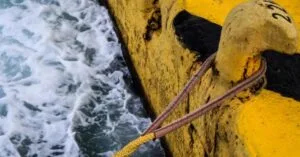 Καταγγελία για απόλυση μηχανικού πλοίου επειδή συμμετείχε στην απεργία της Πρωτομαγιάς
