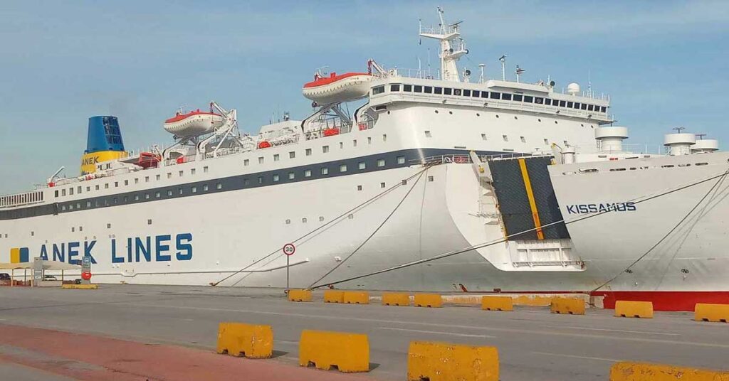 Βλάβη στο «Κίσσαμος» της ANEK Lines με 1.184 επιβάτες – Επέστρεψε με ασφάλεια στη Μήλο