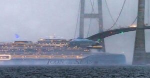 krouazieroploio_legent_of_tje_seas_perase_katw_apo_gefyra