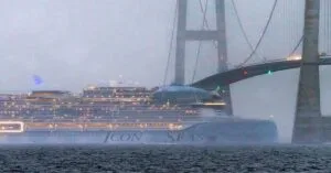 krouazieroploio_legent_of_tje_seas_perase_katw_apo_gefyra