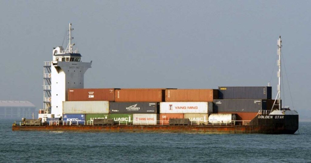 Βυθίστηκε πλοίο μεταφοράς εμπορευματοκιβωτίων στα Στενά της Σιγκαπούρης
