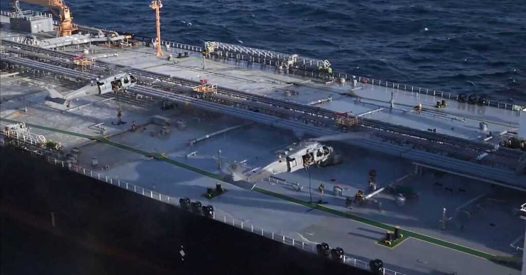 Ειδικές δυνάμεις των ΗΠΑ επιβιβάστηκαν σε δεξαμενόπλοιο με σχεδόν 2 εκατ. βαρέλια ιρανικού πετρελαίου.