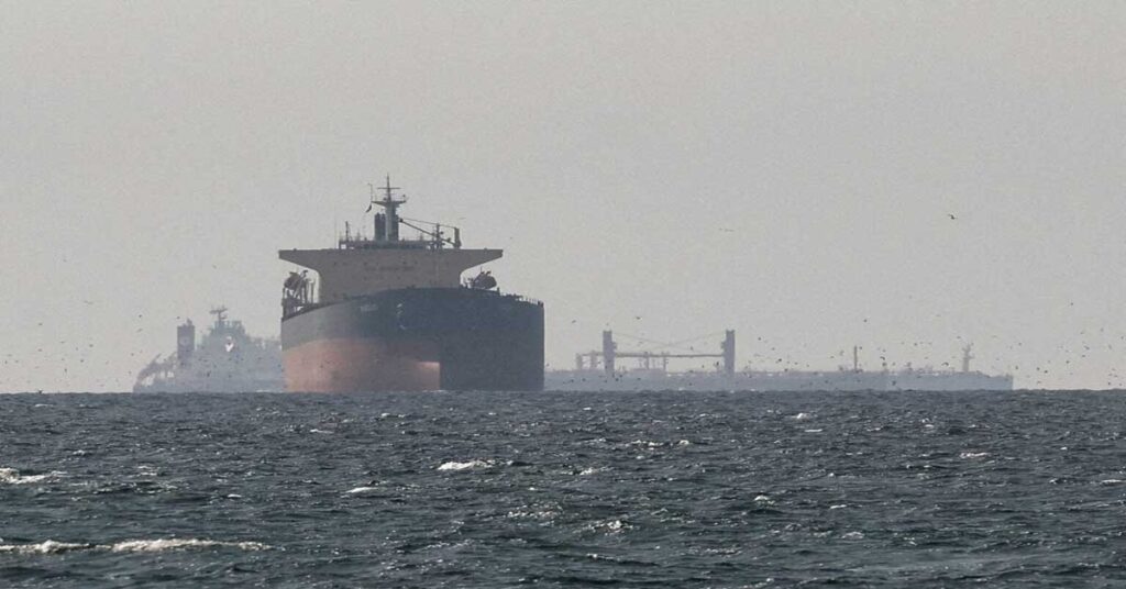Στενά του Ορμούζ: Οι ΗΠΑ δηλώνουν ότι το πέρασμα παραμένει ανοιχτό και διατηρούν ισχυρή στρατιωτική παρουσία