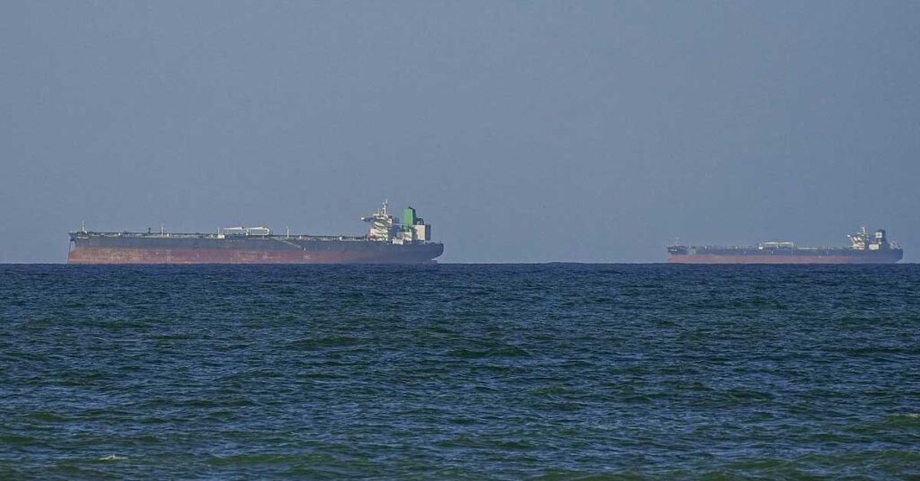 Ελληνικά δεξαμενόπλοια κατευθύνονται κοντά στην Ινδία εν αναμονή του ανοίγματος των Στενών του Ορμούζ.