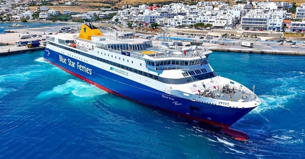 Η αριστοτεχνική μανούβρα των 3 λεπτών του Blue Star Paros στην Τήνο