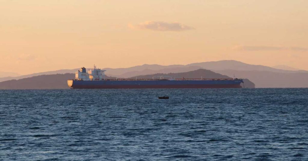 Δύο ελληνόκτητα tankers χτυπήθηκαν κοντά στο CPC – Διακόπηκαν ξανά οι φορτώσεις
