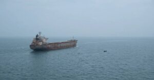 Συναγερμός στην Ερυθρά Θάλασσα: Ένοπλη επίθεση σε φορτηγό πλοίο ανοιχτά της Υεμένης