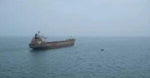 Συναγερμός στην Ερυθρά Θάλασσα: Ένοπλη επίθεση σε φορτηγό πλοίο ανοιχτά της Υεμένης