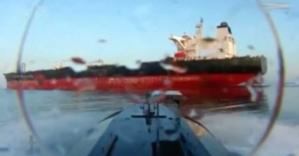 Χτυπήθηκαν 35 εμπορικά πλοία μέσα σε μόλις 96 ώρες – Ανάμεσά τους και ελληνικών συμφερόντων δεξαμενόπλοιο