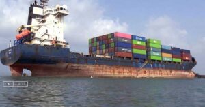 Μυστηριώδες πλοίο προσάραξε στο Ορμούζ – Το Ιράν προειδοποιεί πλοιάρχους και ναυτιλιακές εταιρείες