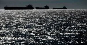 Πώς ένας άγνωστος εφοπλιστής έγινε ο μεγάλος κερδισμένος της κρίσης στα Στενά του Ορμούζ