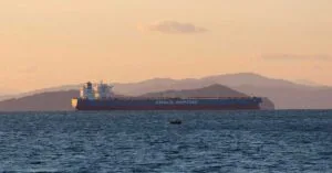 Μόλις 11 πλοία πέρασαν από το Μπαμπ ελ Μαντέμπ, ενώ τα κινεζικά VLCC συνεχίζουν τις διελεύσεις