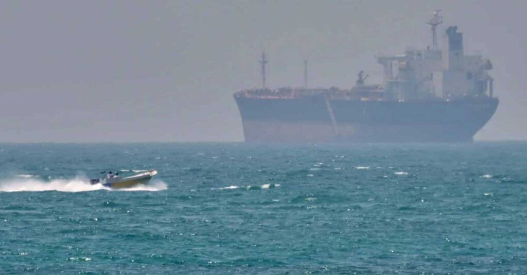 Μειωμένη η κίνηση στα Στενά του Ορμούζ– Πώς κινούνται οι Έλληνες εφοπλιστές