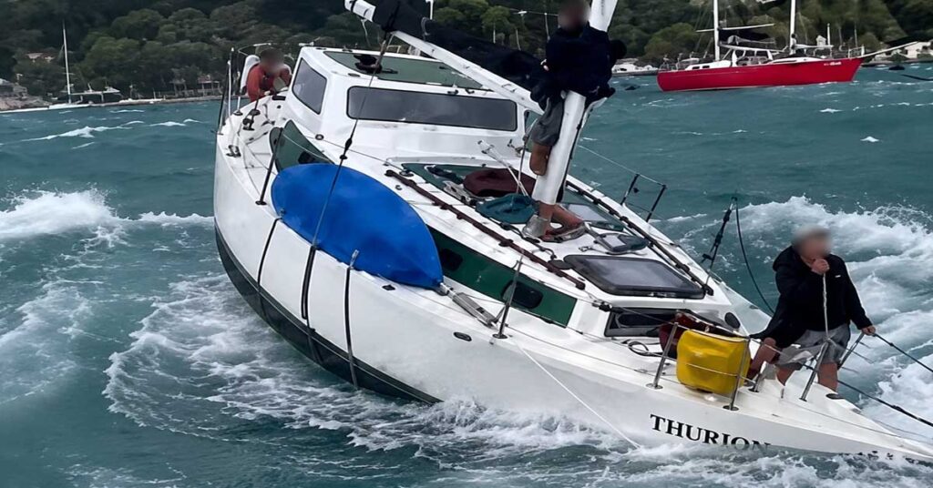 Βίντεο: Χάος μέσα σε αγκυροβόλιο από ανέμους 65 κόμβων – Τι θα έκανε ένας έμπειρος κυβερνήτης;