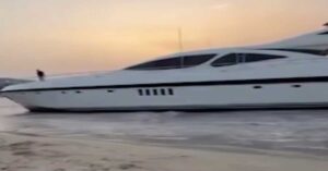 Πολυτελές superyacht αξίας εκατομμυρίων ευρώ προσάραξε στη Μαγιόρκα