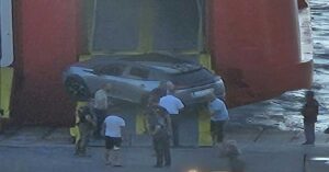 Αυτοκίνητο σφήνωσε στον καταπέλτη πλοίου κατά την αποβίβαση στο λιμάνι της Ραφήνας
