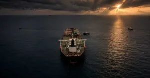 Πετρέλαιο σε τιμή ευκαιρίας και τα δυσεύρετα δεξαμενόπλοια: Τι συμβαίνει στον Περσικό Κόλπο