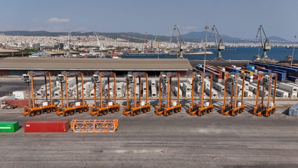 Οκτώ νέα υβριδικά Straddle Carriers αναβαθμίζουν τον Λιμένα Θεσσαλονίκης